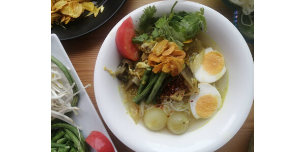 レレさんとつくるミャンマー料理　発酵茶サラダとモヒンガーランチ