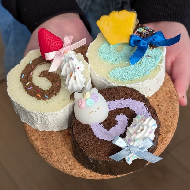 ふわふわスイーツを丸ごと手作り　ロールケーキ♡スクイーズ作り