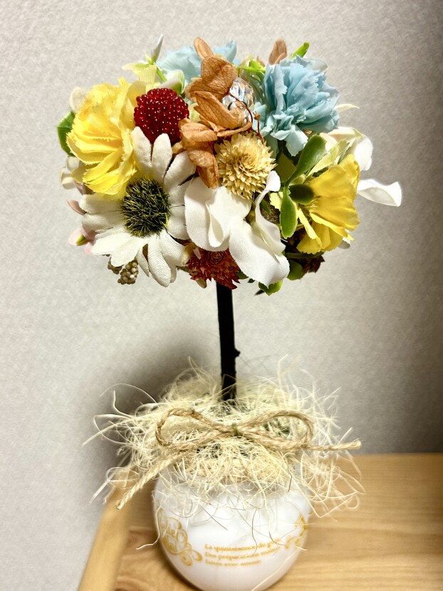 一級フラワーデザイナーが教える　花時間を楽しむ春色トピアリー作り