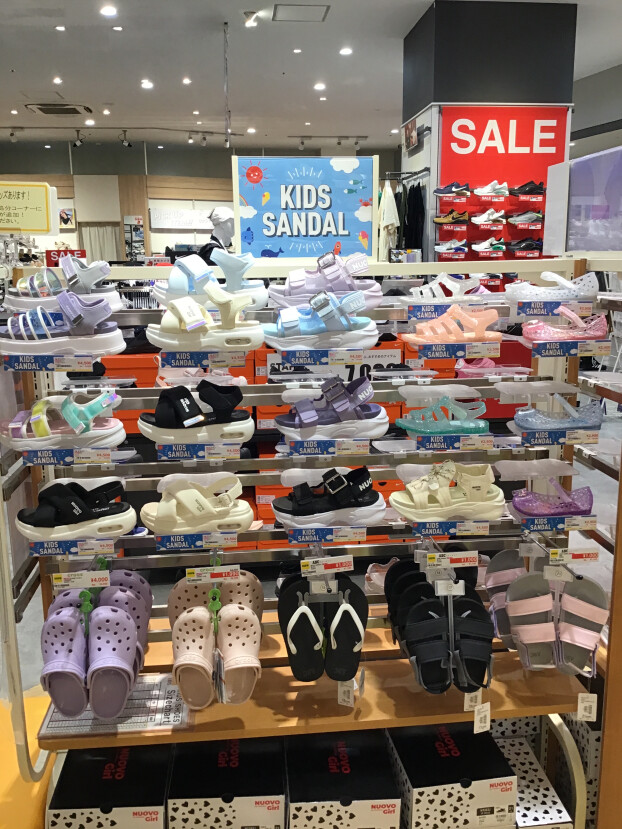 KIDSサンダル入荷中しております！