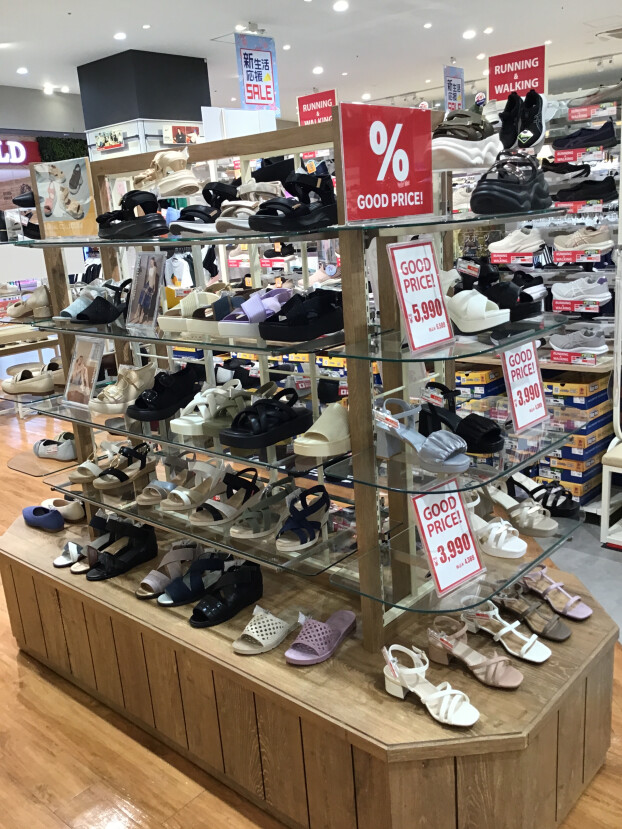 レディースサンダル入荷中！