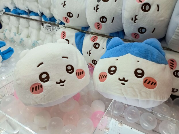 ✨新着景品情報✨ちいかわ　プレミアドームクッション“ちいかわ＆ハチワレ”