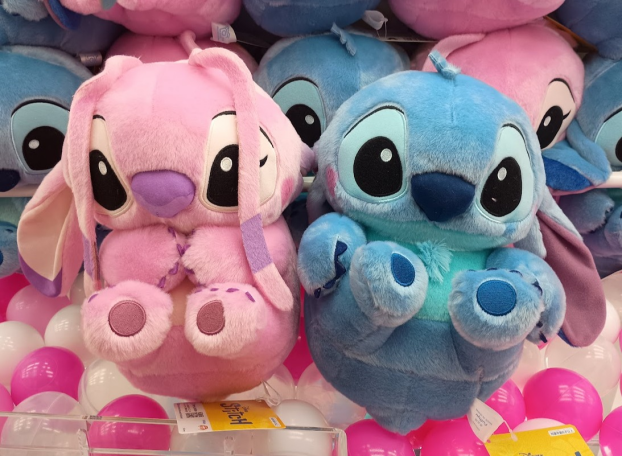 ✨新着景品情報✨ディズニー スティッチ　寝そべりコロコロ BIGぬいぐるみ