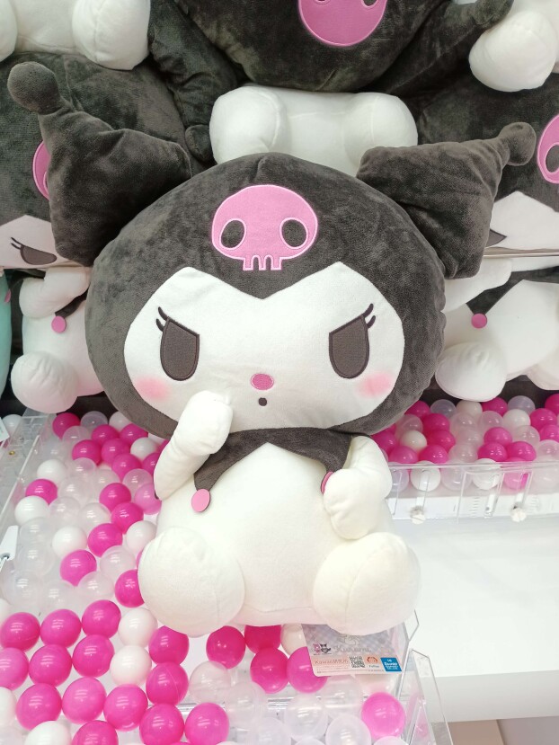 ✨新着景品情報✨クロミ　超超ＢＩＧぬいぐるみ　かしげポーズ