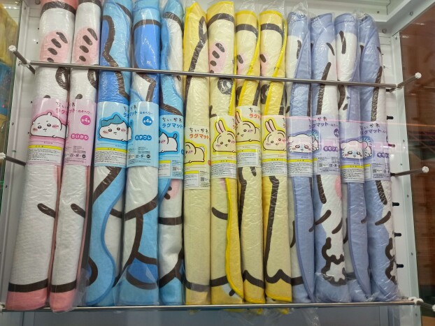 ✨新着景品情報✨ちいかわ　ラグマットーねそべりー