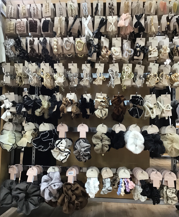 アクセサリー取り扱ってます