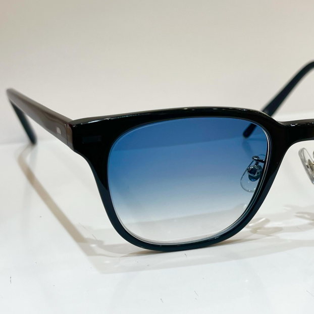 ブルーのカラーレンズ大人気です🕶️💙