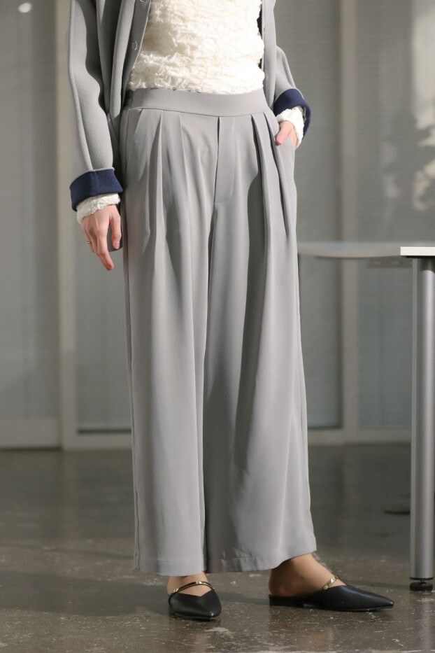 シーンレスパンツ大好評発売中！