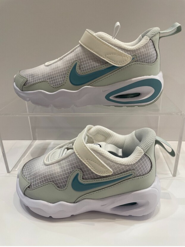 NIKE  AIRMAX NOVA 新作カラー登場☆