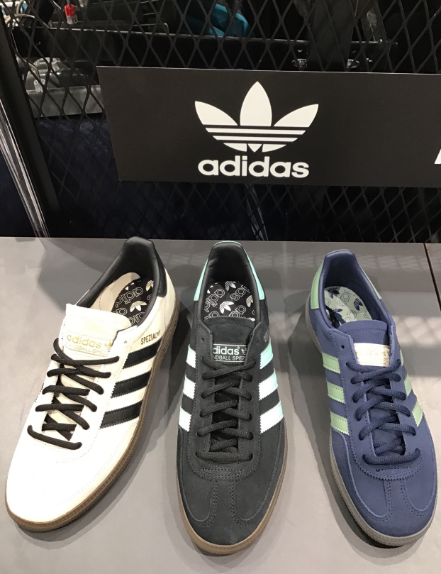 ✨新色adidasハンドボール✨