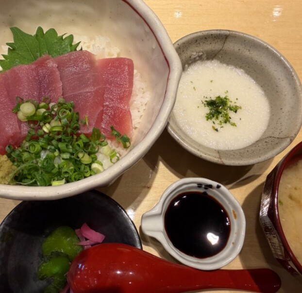 まぐろ山かけ丼の紹介です！