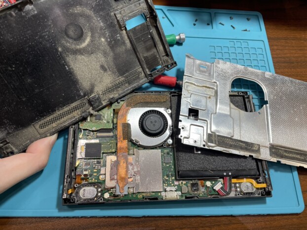 数年使用しているNintendoSwitchシリーズの中、汚れています…!!