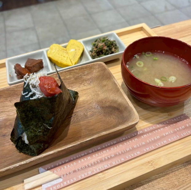 お好みのおにぎりで定食お作りします🌈