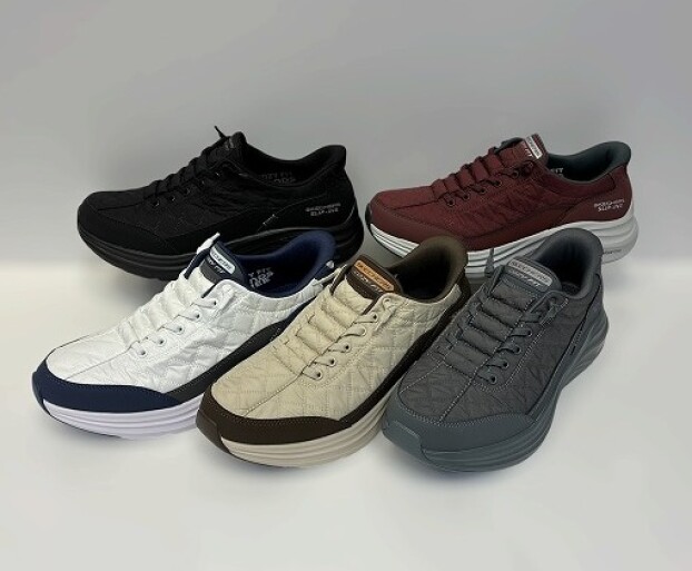☆SKECHERS☆手を使わず、スッと履ける快適シューズ！