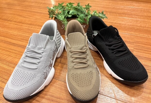 ♪人気スニーカー再入荷♪
