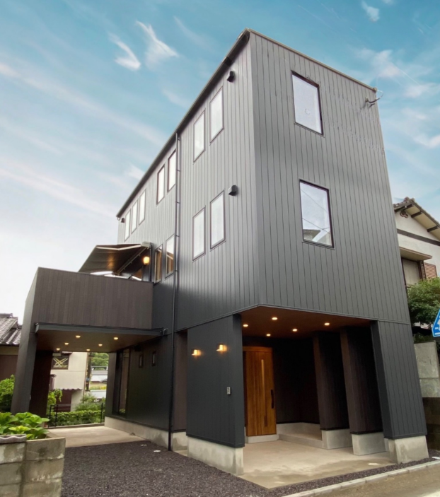 【岡垣町】山田小学校まで徒歩1分！駐車3台＆広々3SLDKのガレージ付き3階建てが岡垣町東山田に登場！