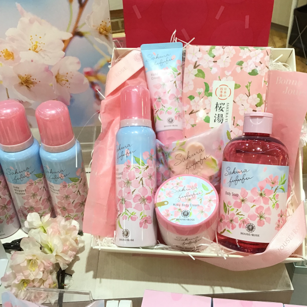 ホワイトデーやお祝い等のギフトにハウスオブローゼはピッタリです🩵