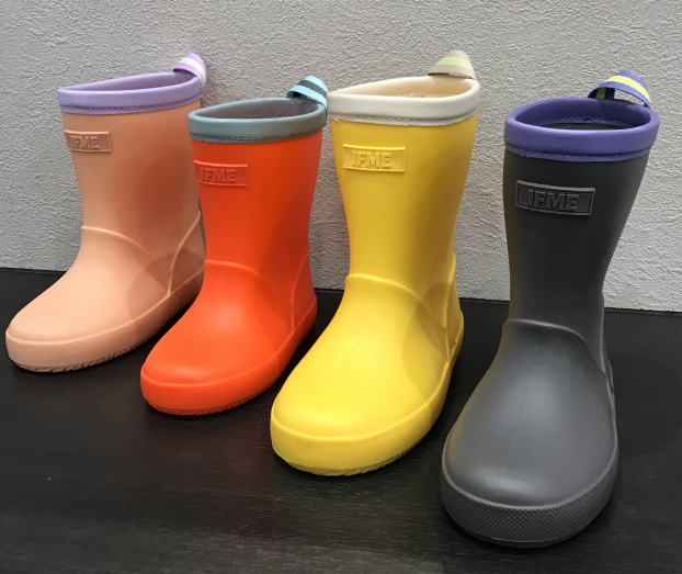 キッズ　レインブーツ入荷！！