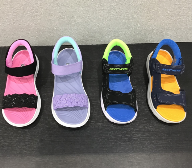 SKECERS キッズサンダル