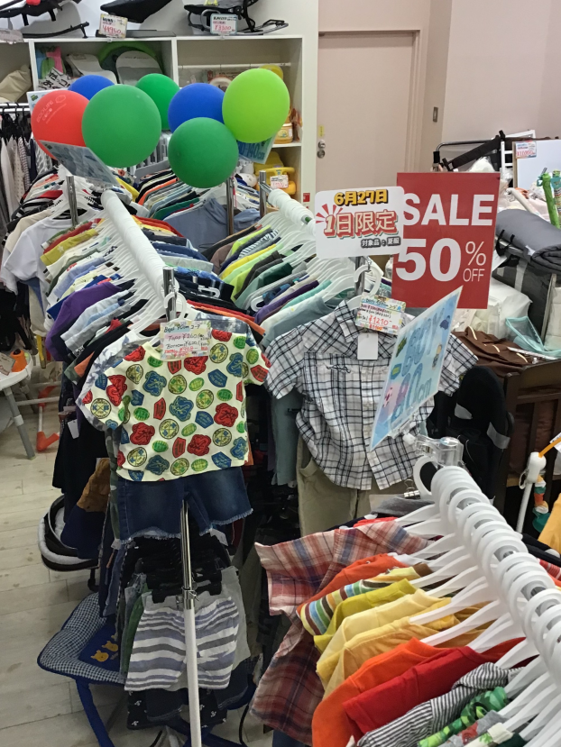 夏服半額セール開催